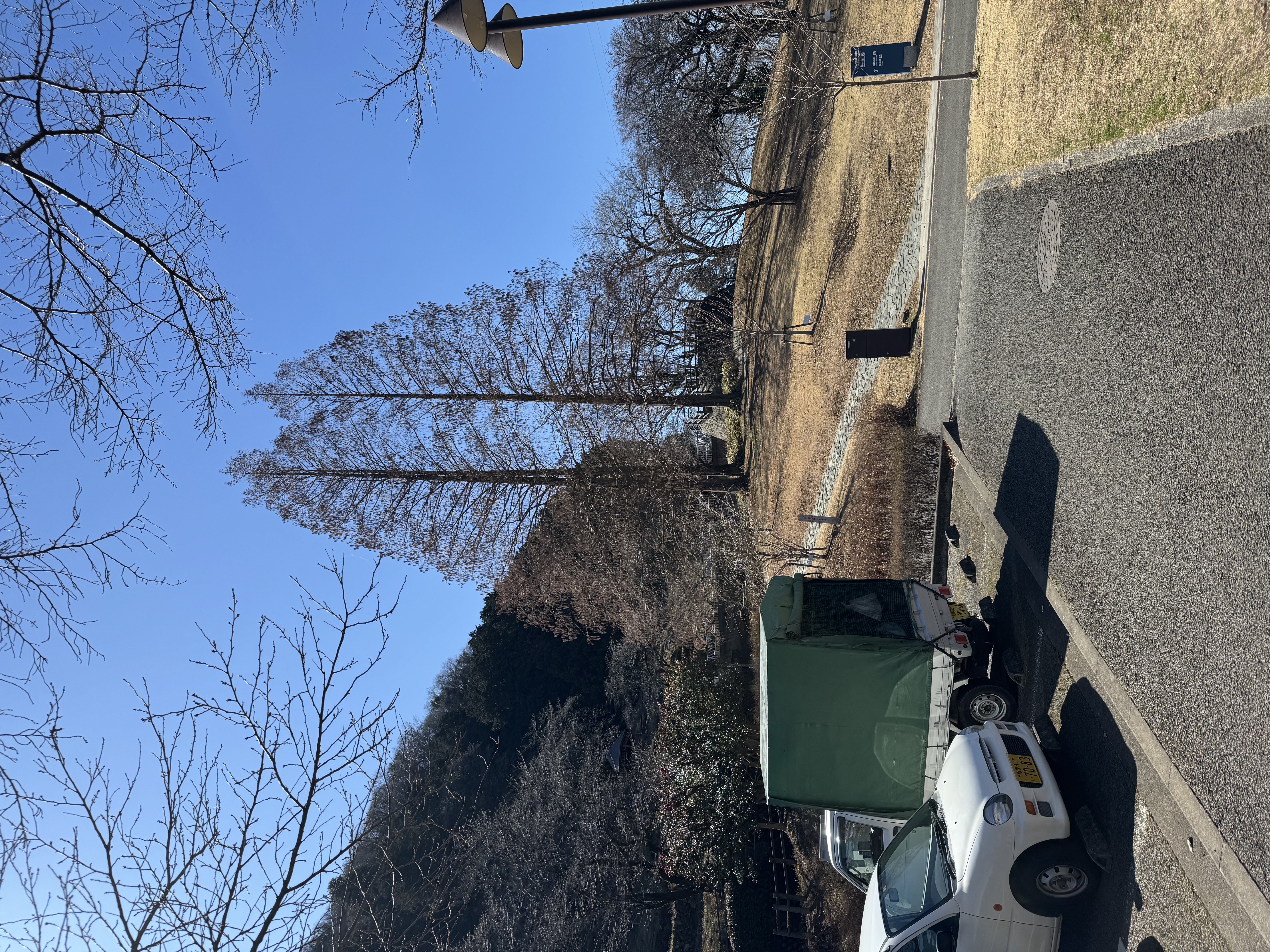 津久井城跡へ続く道